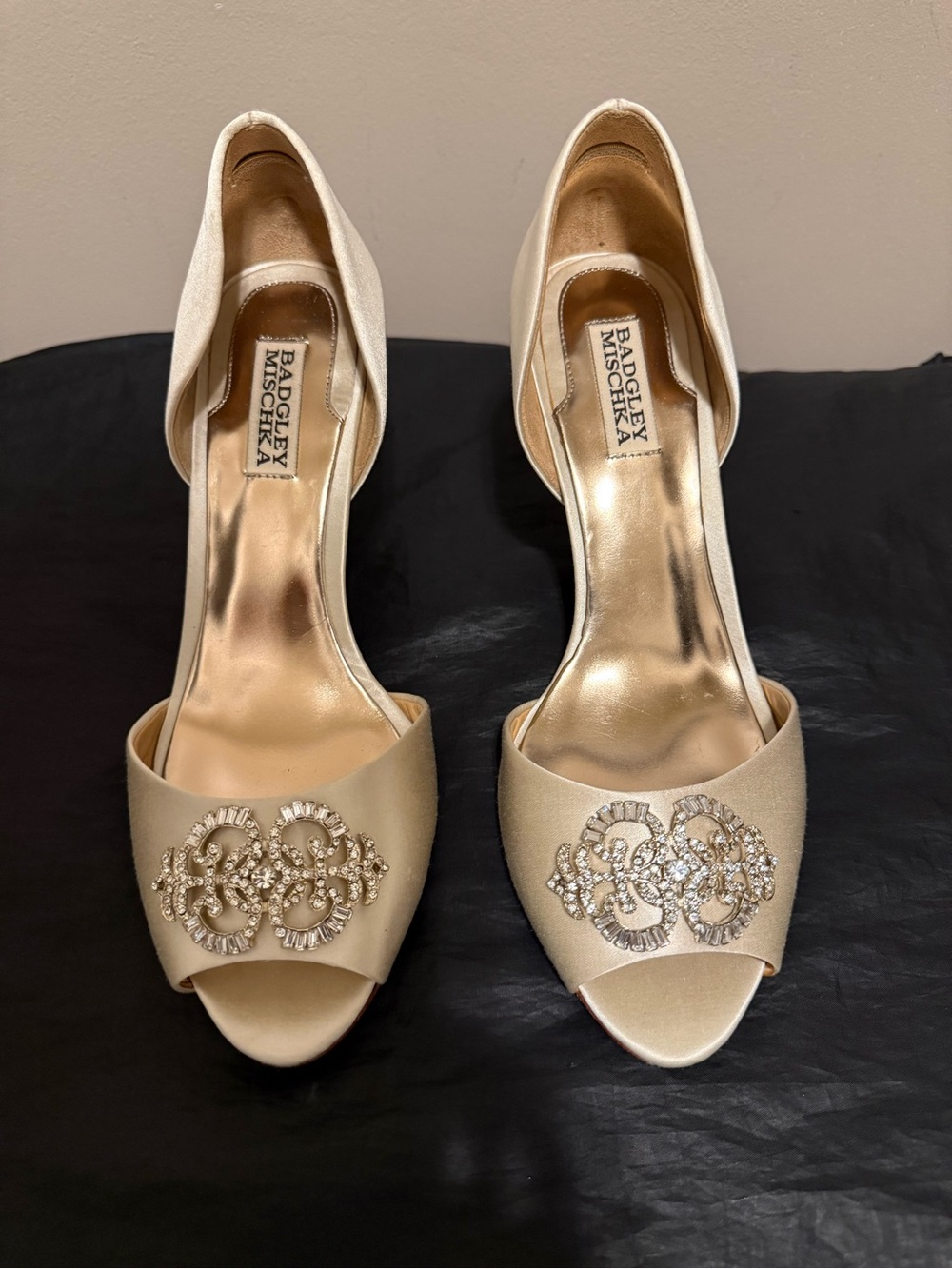 Badgley Mischka Satin Pump